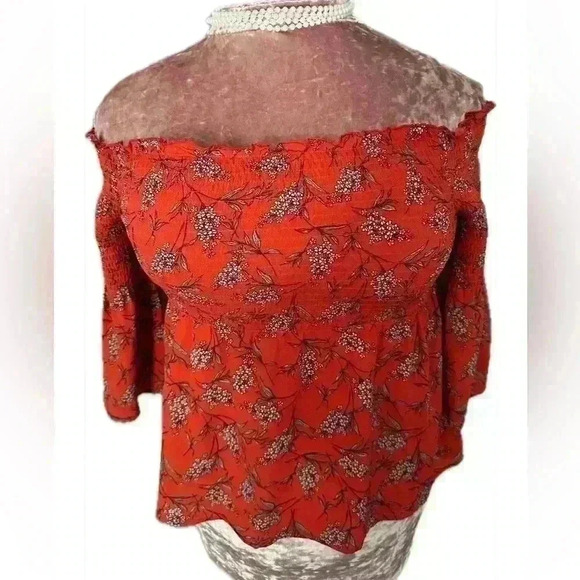 lily White Floral Red Women's top (443) - Picture 6 of 11